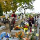 Polska - Łekno cmentarz w dniu święta zmarłych 1 listopad 2011r - panoramio (24)